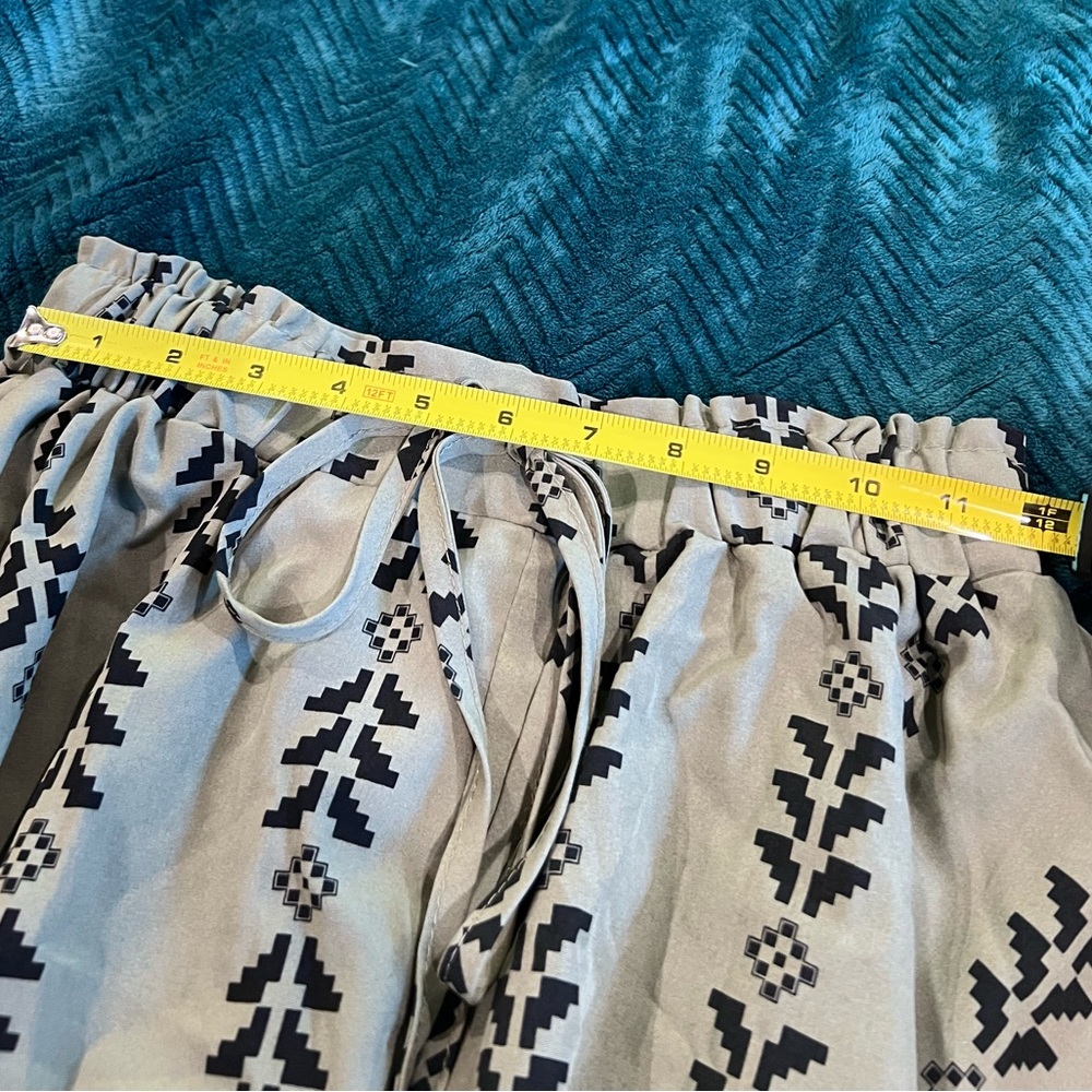 Shein Boho Black and Green Patterned Flounce Shorts Classic Dainty - Picture 6 of 7